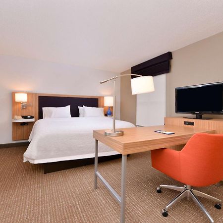 Hampton Inn & Suites By Hilton Plymouth Exterior photo
