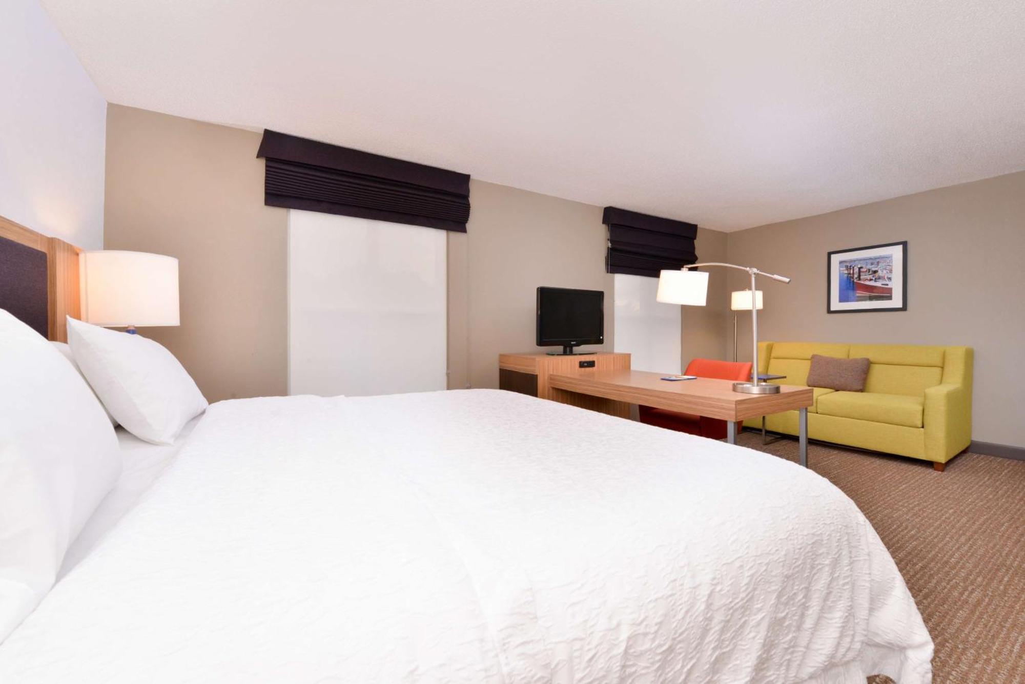 Hampton Inn & Suites By Hilton Plymouth Exterior photo