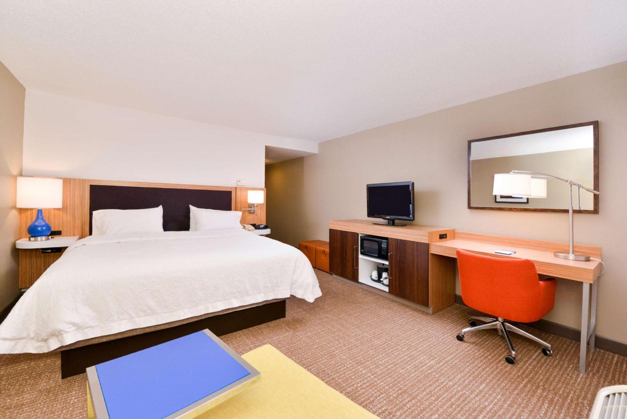 Hampton Inn & Suites By Hilton Plymouth Exterior photo