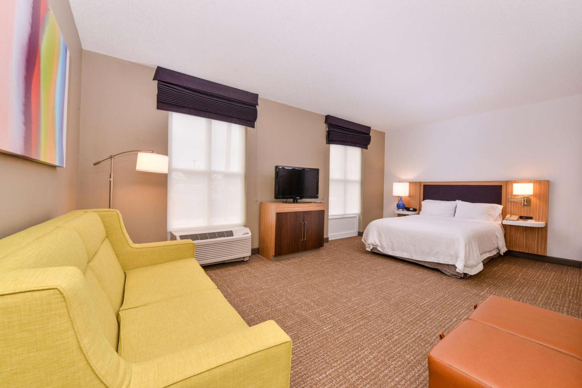 Hampton Inn & Suites By Hilton Plymouth Exterior photo