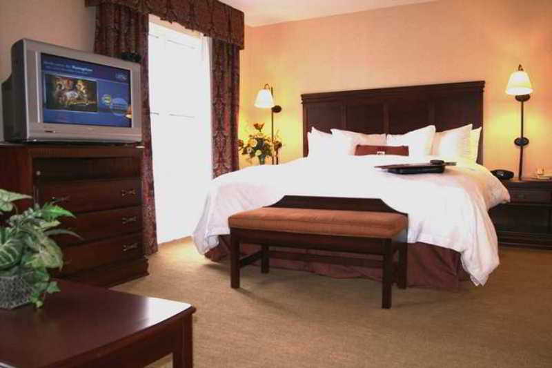 Hampton Inn & Suites By Hilton Plymouth Exterior photo